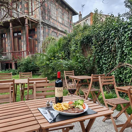 Le Jardin Cafe Quarto em Acomodações Particulares Bordéus